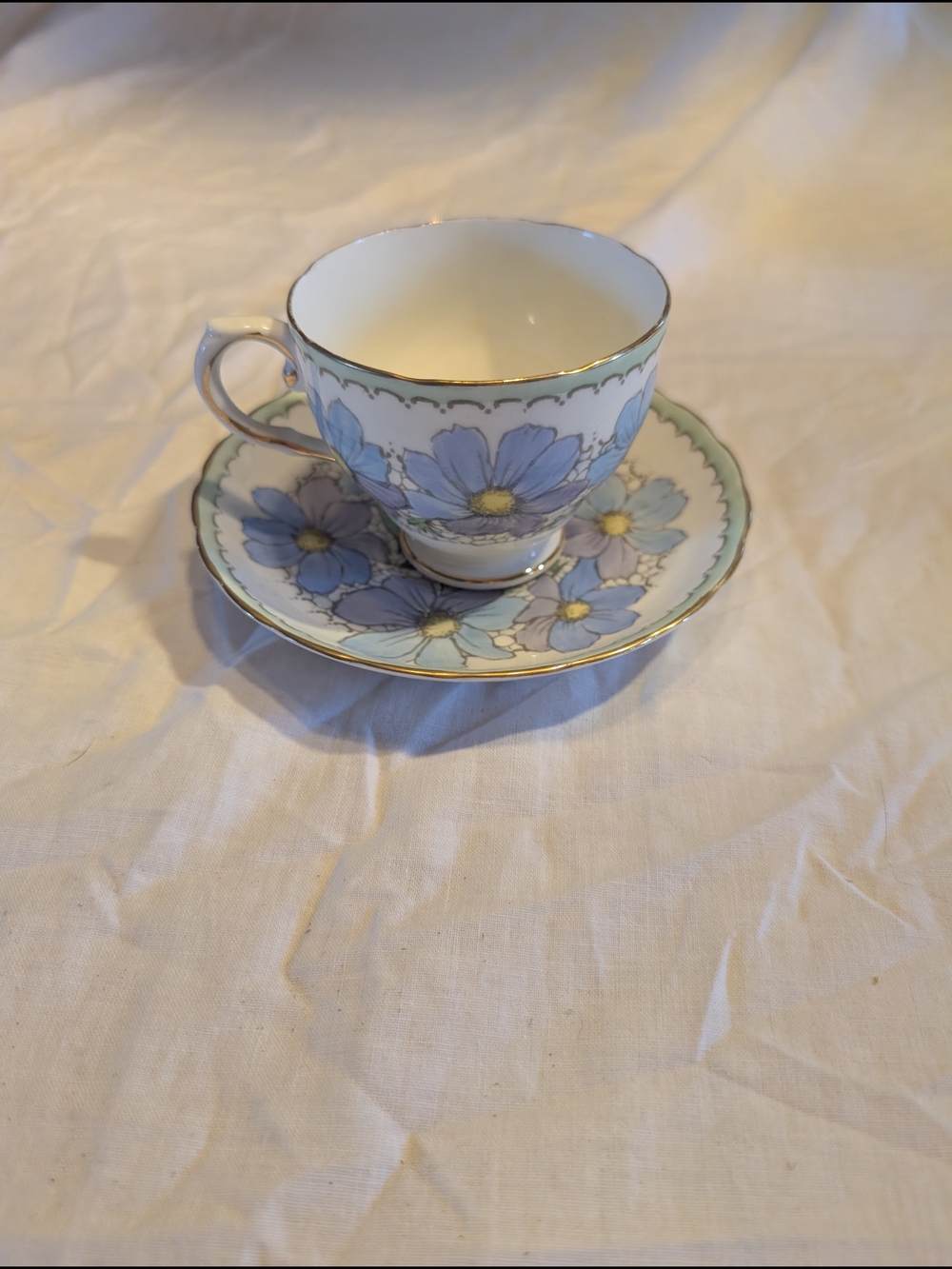 2/30$ Vintage Floral Teacup and Saucer Set in Blue